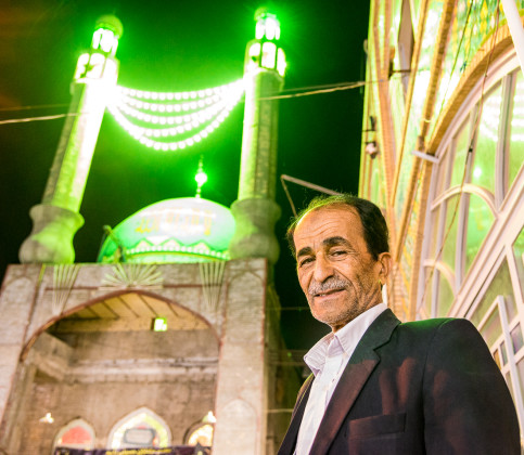 Abbas told me about his family in the U.S. and said his neighbor in Kashan was somehow related to the Sultan Amir Amad (whose neon-lit shrine is in the background). Abbas insisted that I join him for hot tea. That led to meeting the other elderly gentlemen shown in some of the pictures below.